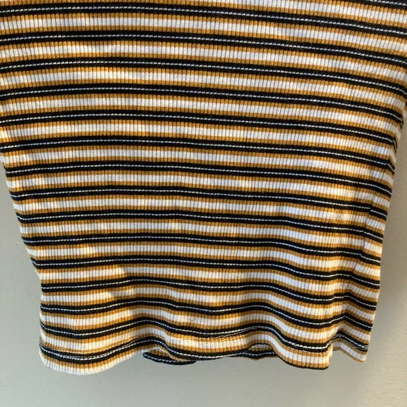 Striped Ribbed Crop Top - Picture 2 of 6